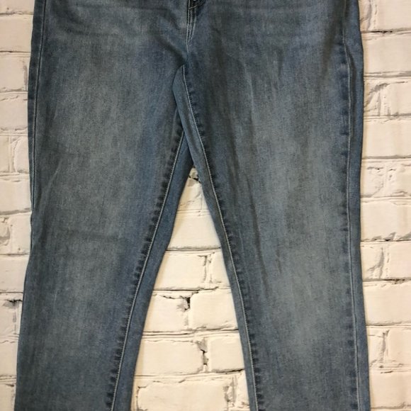 Levi’s Jean Hi Rise Skinny - Picture 4 of 9